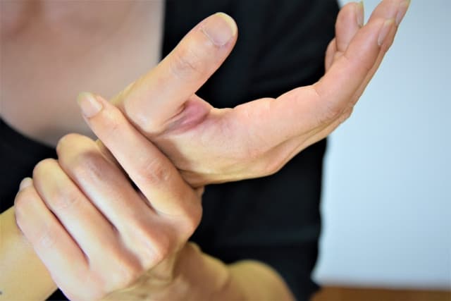 大阪市住吉区長崎はりきゅう接骨院の手首。指の痛みの画像